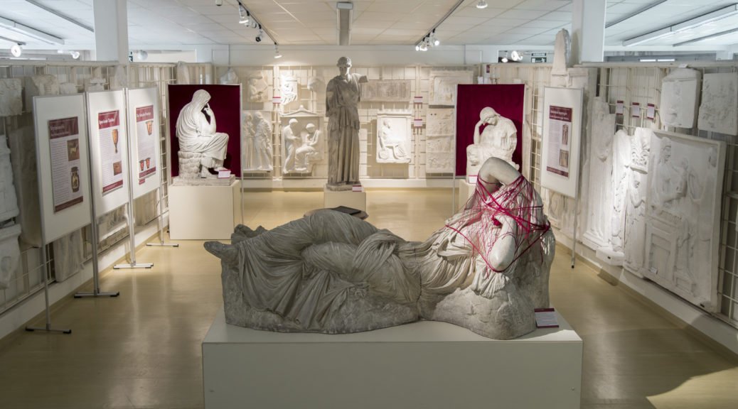 University Collection Learning with the University Collection — Teaching with Objects